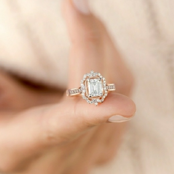 Rose gold Radiant halo Engagement ring - Picture 3 of 8